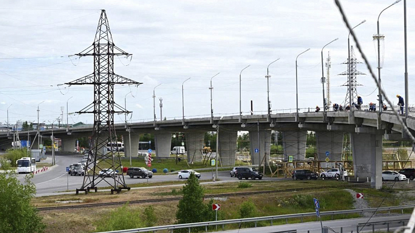 Жители Нового Уренгоя обеспокоены состоянием путепровода