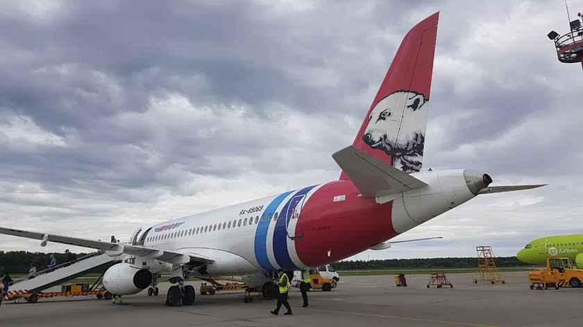 Летевший в Надым самолёт «Ямала» вернулся в Тюмень из-за столкновения с птицей