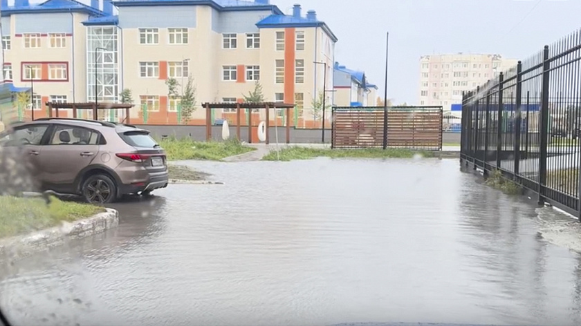 Надымчане пожаловались на огромные лужи на улицах города