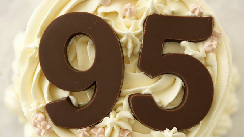 Жителей округа начали награждать памятными знаками «95 лет Ямалу»