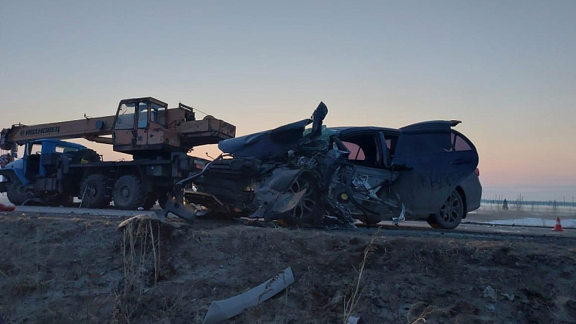 На Ямале водитель легковушки оказался в больнице после ДТП с большегрузом