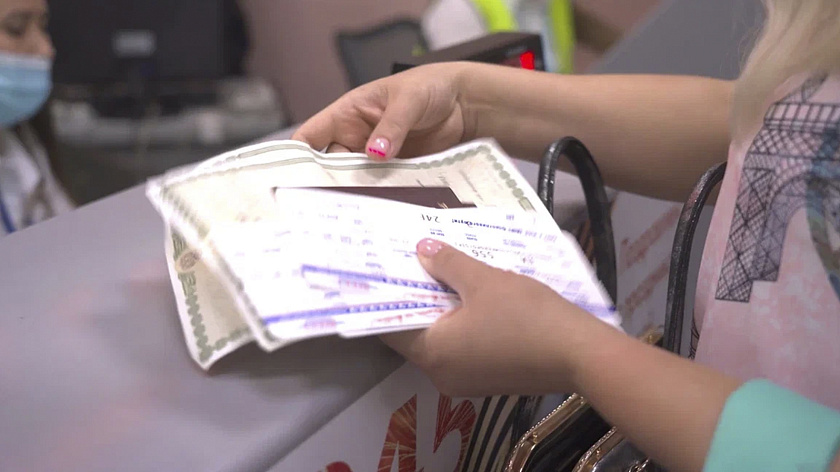 В аэропорту Салехарда более чем на три часа задержали вылет в Сочи