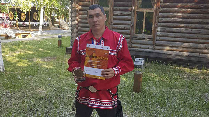 Ямальский косторез стал лучшим на фестивале ремесел коренных народов мира «Югра»