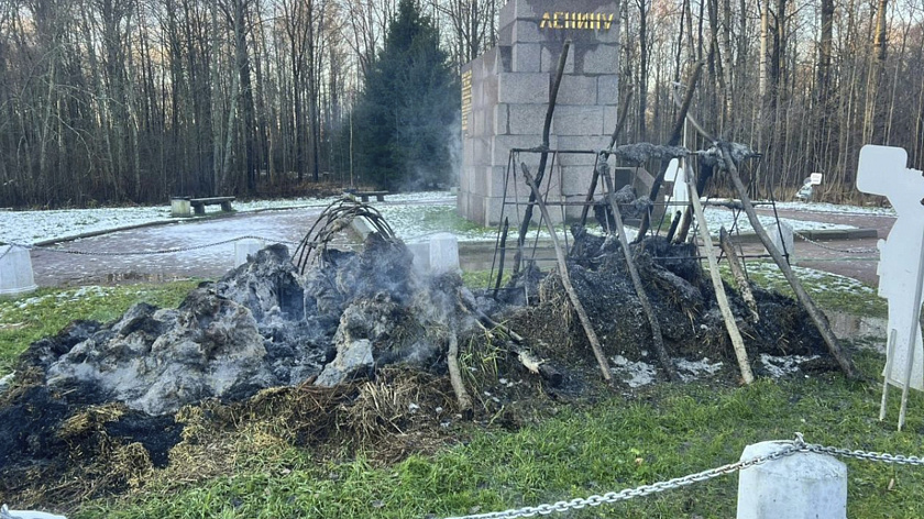 Шалаш Ленина сгорел в Сестрорецке  