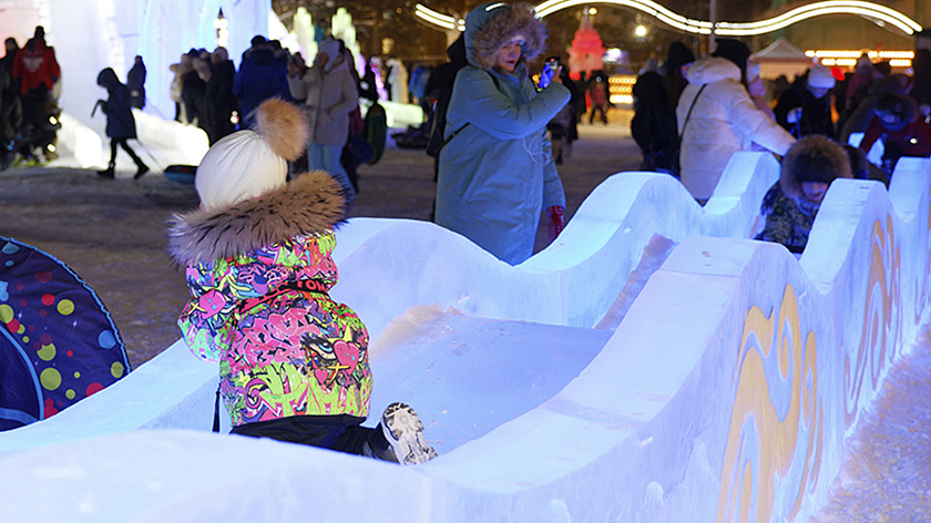 Юных ноябрян предостерегли от катания на опасных стихийных горках