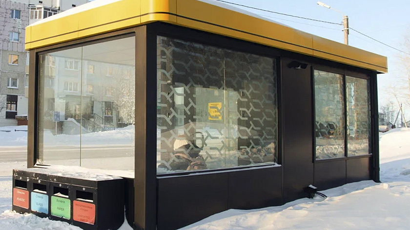 Три тёплые остановки разгромили вандалы за месяц в Салехарде