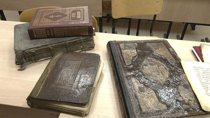 Более 700 книг собрали в Салехарде для библиотеки на «Земле надежды»