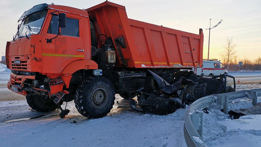  Силовики завели дело после смертельного ДТП с грузовиком в Новом Уренгое 