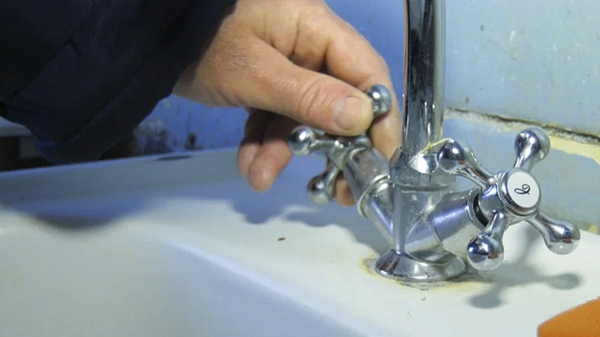 В Салехарде отключили горячую воду на улице Арктической