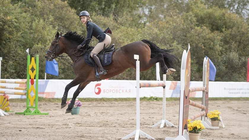 Лучших всадников определили на конноспортивном турнире в Тюменской области