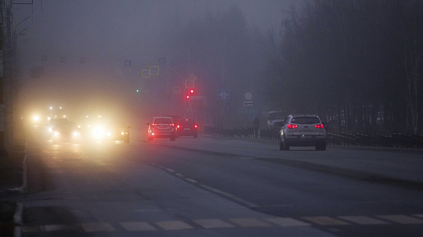 Российским автолюбителям дали советы по езде в туманную погоду