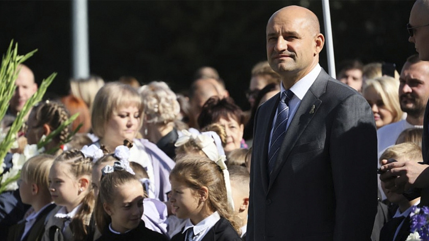 Уральский полпред Жога поздравил екатеринбургских школьников с 1 сентября