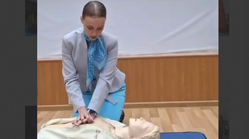 Бортпроводники авиакомпании «Ямал» прошли обучение по реанимации пассажиров 