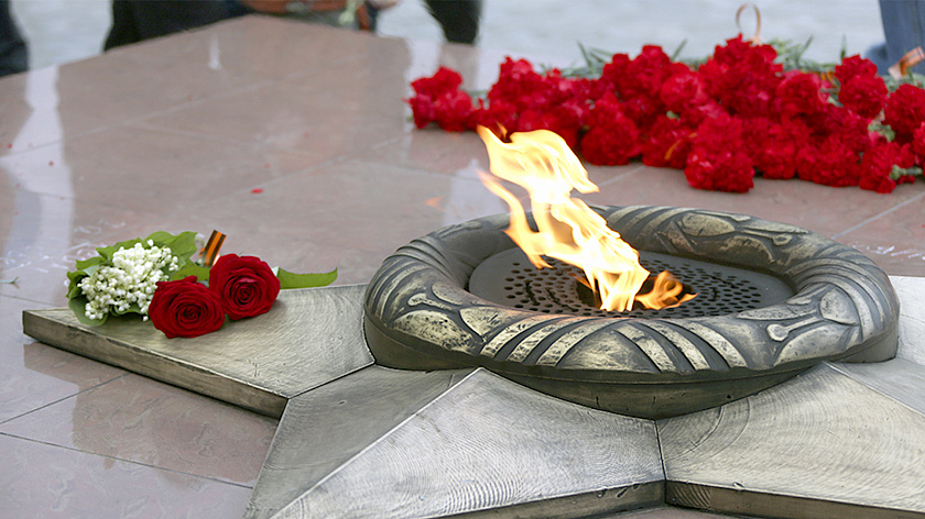 В Тазовском до конца осени обновят площадь Памяти