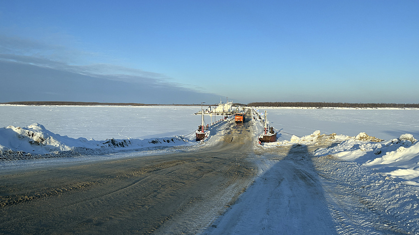 На Ямале запустили ледовую переправу между Салехардом и Лабытнанги