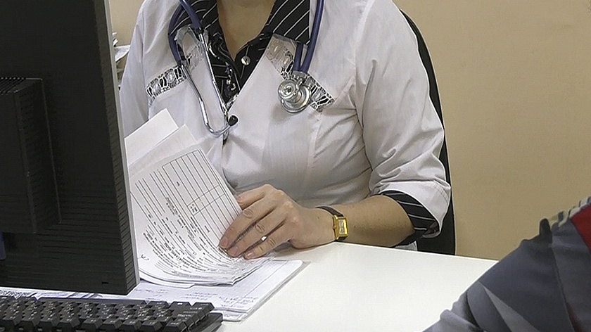 Два молодых специалиста пополнили штат новоуренгойской больницы