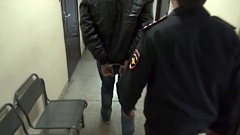 Юнцов из Иркутской области с запрещёнкой поймали полицейские в Муравленко