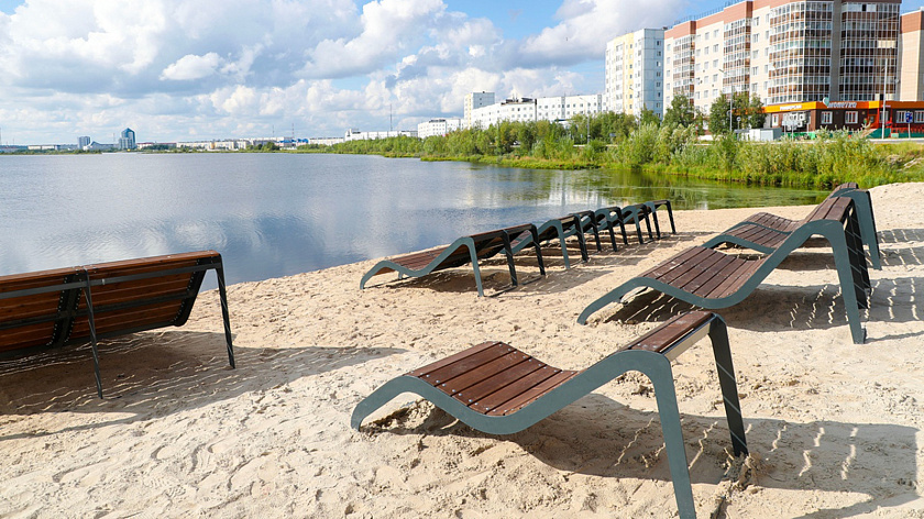 В Надыме на берегу Янтарного открыли благоустроенный пляж