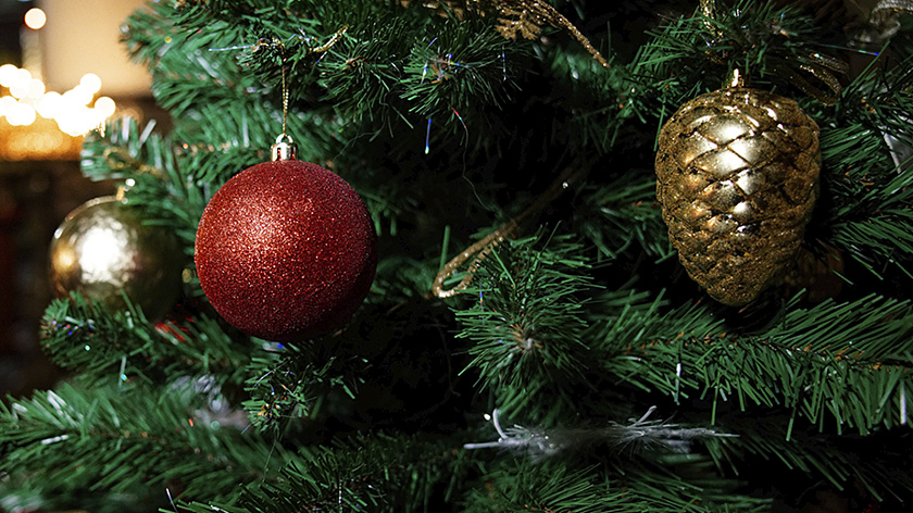 Дед Мороз и Снегурочка поздравили юных пациентов надымского стационара