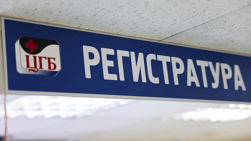 Строящаяся поликлиника в Ноябрьске засияла яркой подсветкой