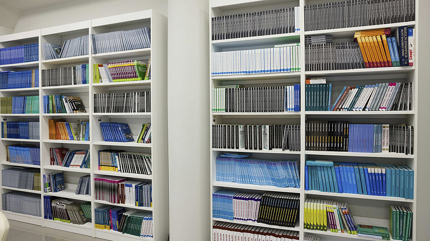 Ценные издания известного геолога Брехунцова пополнили библиотеку Салехарда