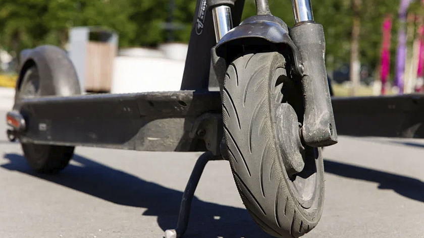 Житель Ноябрьска отправился за решетку за пьяную езду на самокате