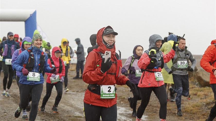 Экстремальный забег собрал 100 россиян на трассе в Лабытнанги 
