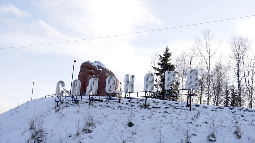 Салехардский мамонт Митя облачился в новогодний наряд