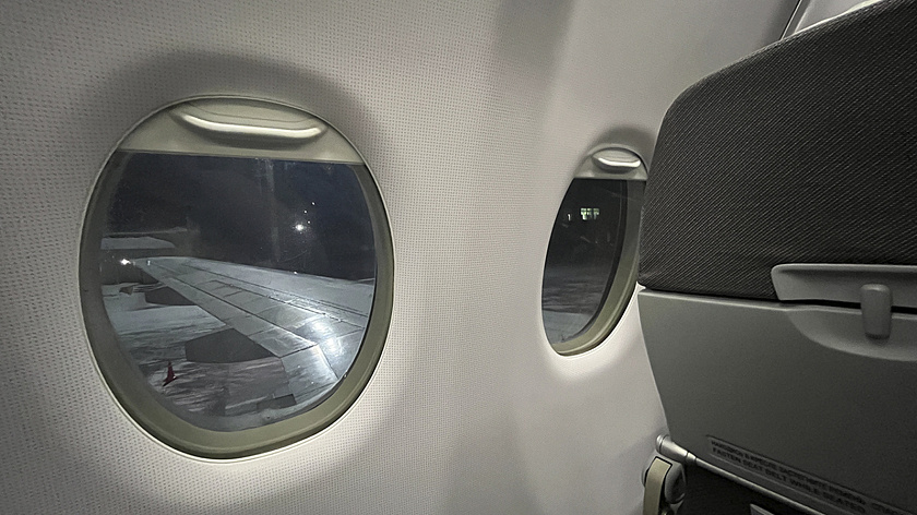 Авиакомпания «Ямал» сообщила о задержке пяти рейсов из-за аномальных снегопадов в Москве