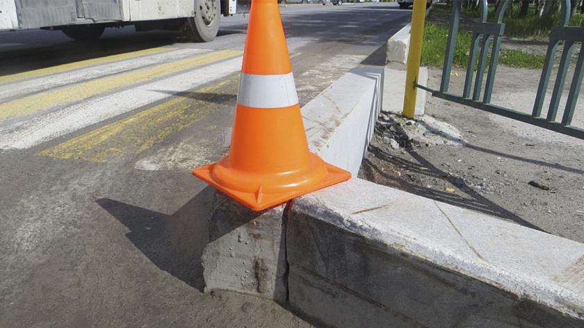 В Тюмени юная самокатчица угодила под колёса иномарки на пешеходном переходе