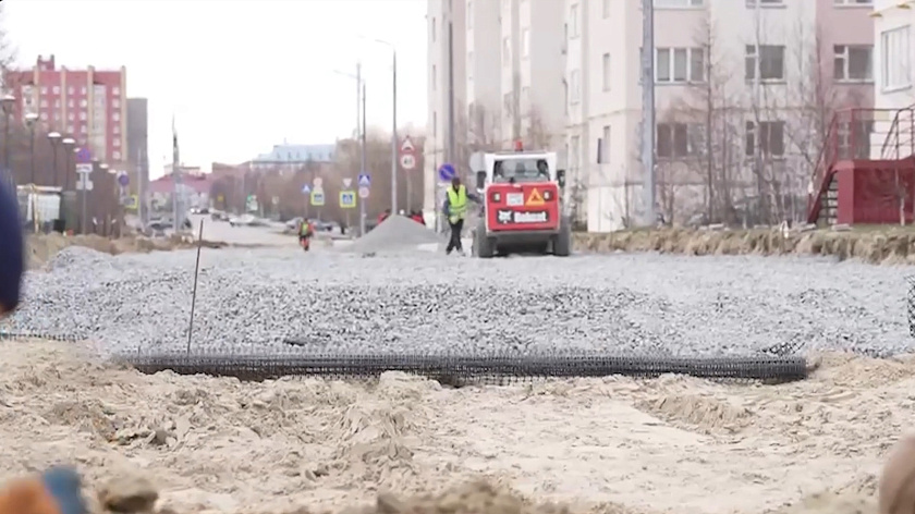 Артюхов и Титовский проверили, как ремонтируют дороги в Салехарде