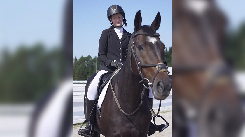 В Югре 200 всадников борются за Кубок губернатора на соревнованиях по конкуру