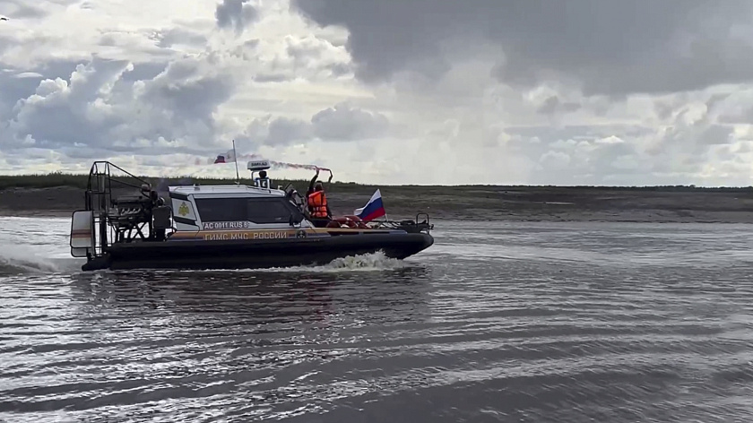 Салехардцы проводили лето парадом маломерных судов