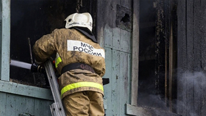 Семь человек погибли при пожаре в дачном доме в Сургуте