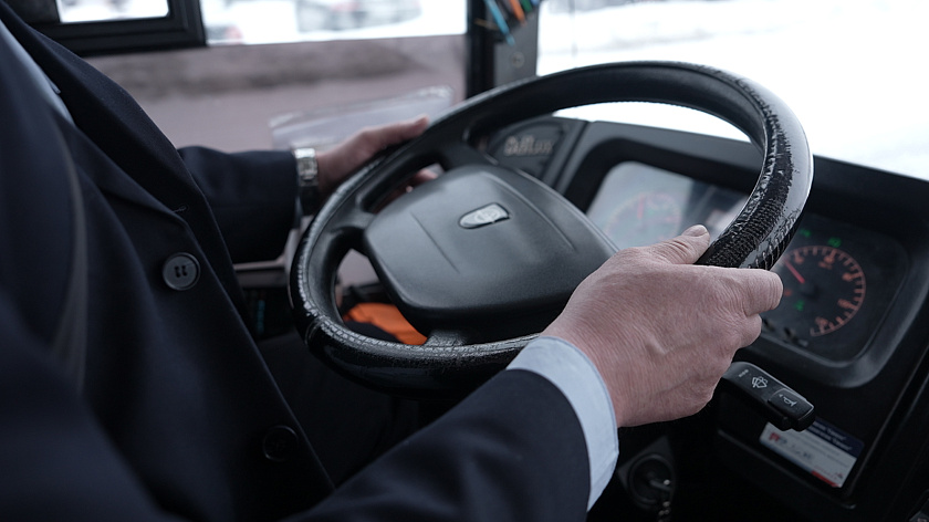 Артюхов поздравил с профессиональным праздником работников транспорта Ямала