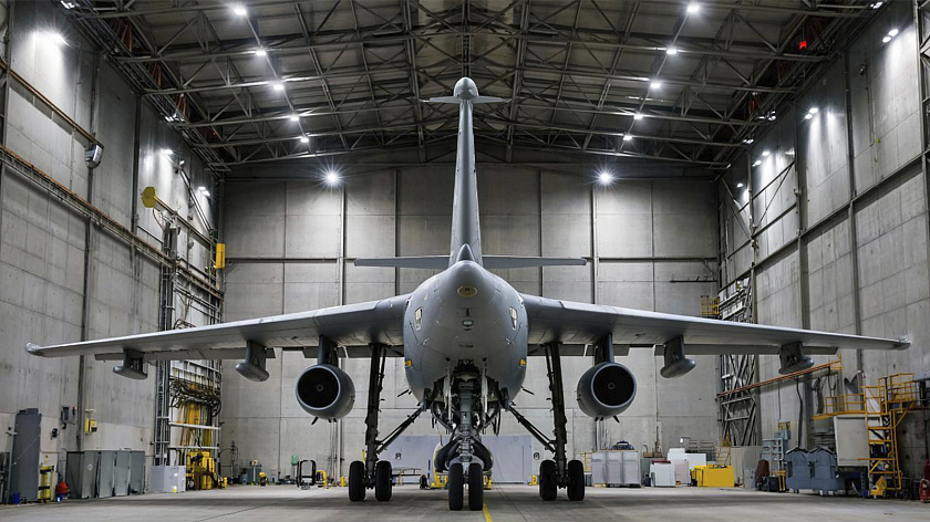 Авиакомпания «Ямал» показала процесс покраски будущего «Мишколёта 2.0»