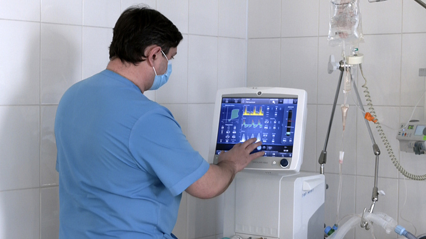 В Ноябрьске врачи спасли пациентку с перфорацией желудка