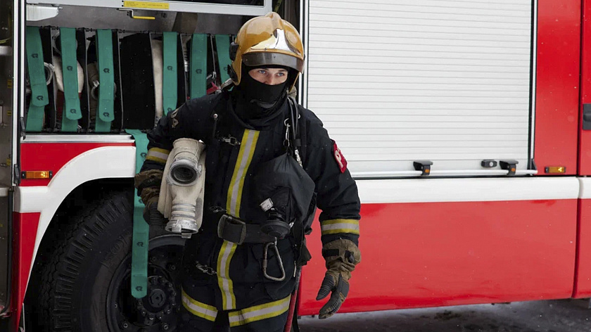 Жителя Тарко-Сале наградили за спасение человека из горящей квартиры