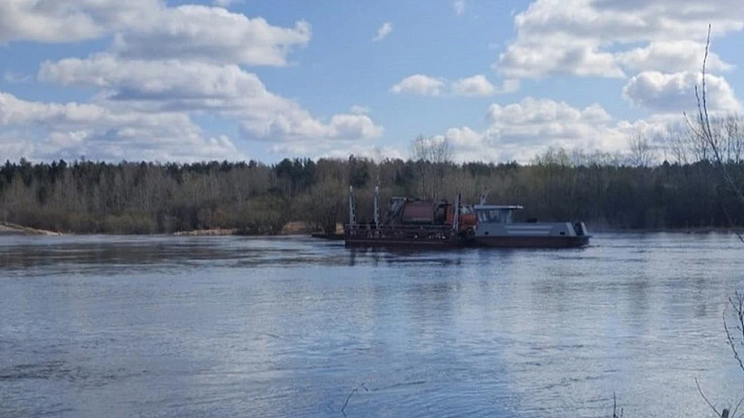 На Среднем Урале из-за разлива Туры мусор из отрезанных деревень вывозят на пароме