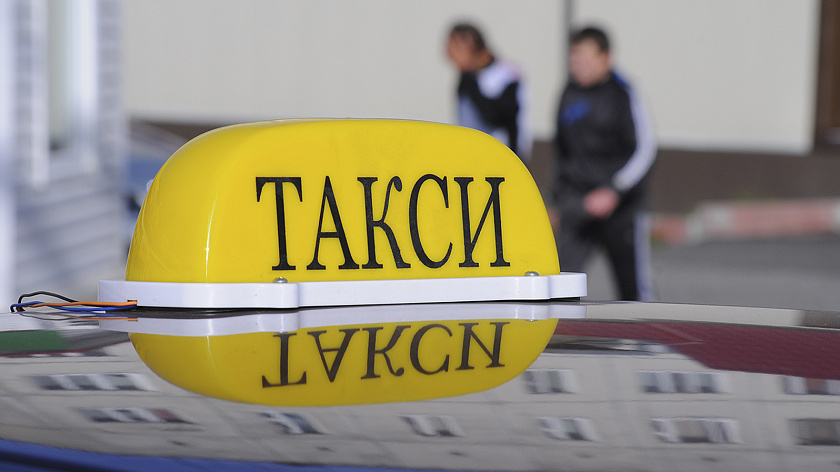 Депутат предложил наказывать таксистов за помощь мошенникам