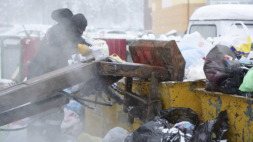 На Ямале из-за морозов увеличилось время сбора мусора