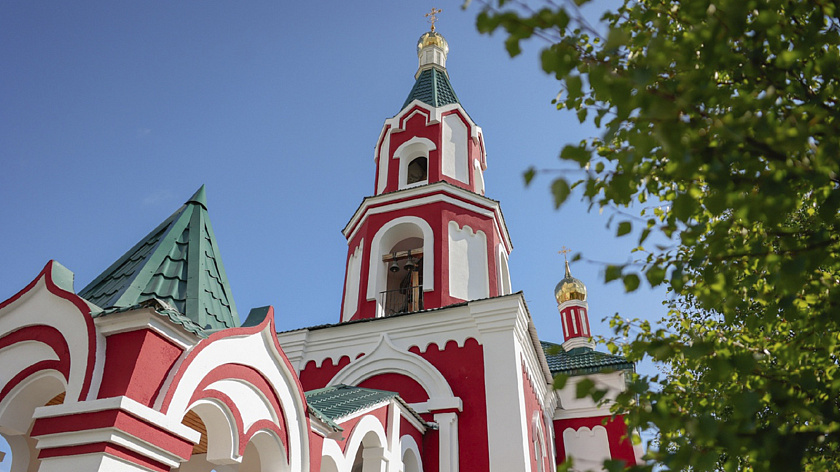 В Лабытнанги и Харпе обновляют православные храмы