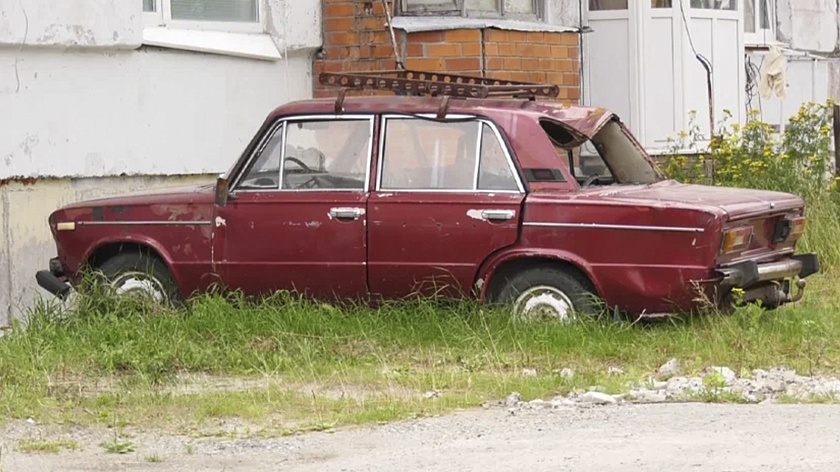 В Новом Уренгое обнаружили 14 брошенных автомобилей