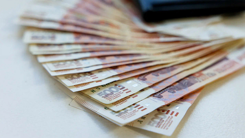 В России приняли закон, обязывающий работодателя выплачивать компенсацию за задержку зарплаты