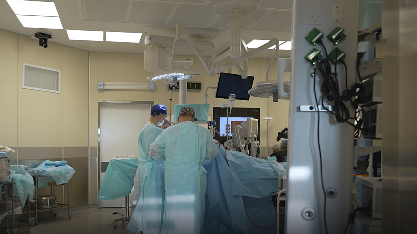 Медики Тарко-Сале впервые провели малоинвазивную операцию по удалению крупной кисты 