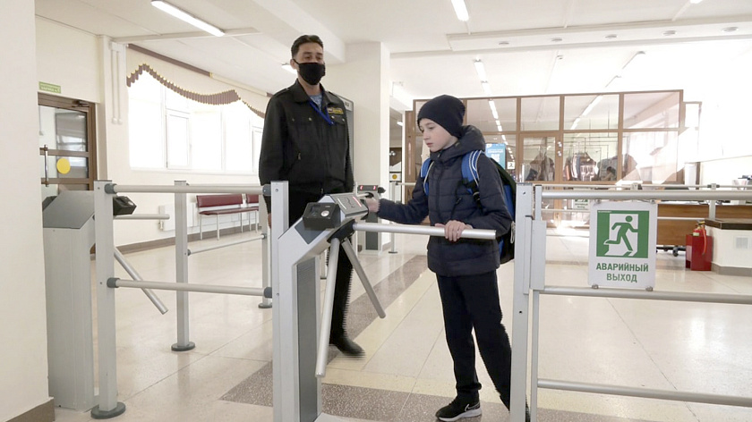 Власти Салехарда ищут частную круглосуточную охрану для пяти школ