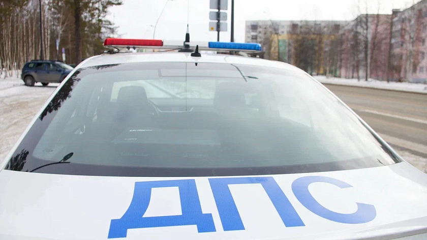 В Ноябрьске водитель автомобиля «ВАЗ» попал в больницу после столкновения с иномаркой