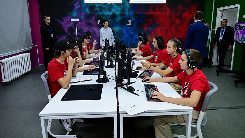 В Новом Уренгое на базе школы №17 открылся первый на Ямале центр фиджитал-образования 