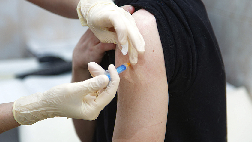 Врачи предупредили россиян об опасности отказа от прививок от гриппа