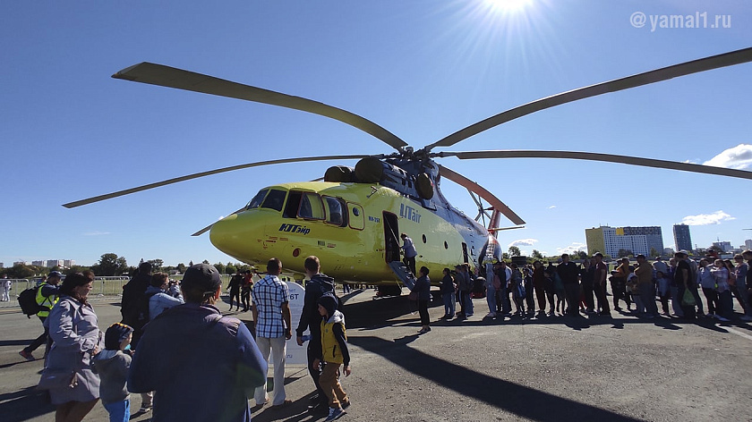 Около 60 тысяч человек пришли посмотреть на авиапарк «ЮТэйра» в Тюмени. ФОТО